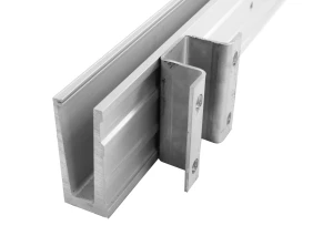 Entretoise du profilé ETP.002.02 – distance de 50 mm par rapport au mur, en acier inoxydable AISI 304, finition brute.
